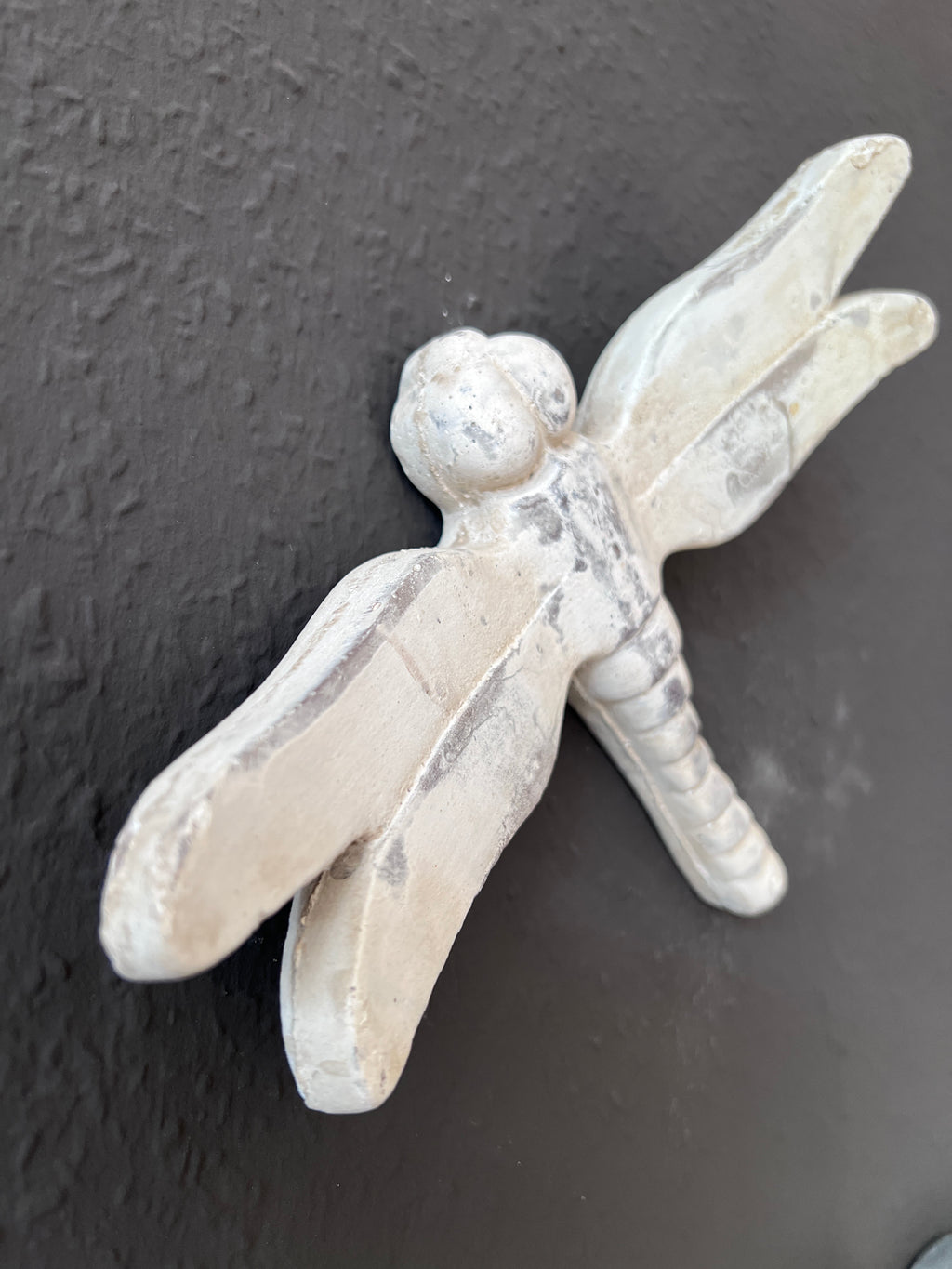 Libelle aus Beton