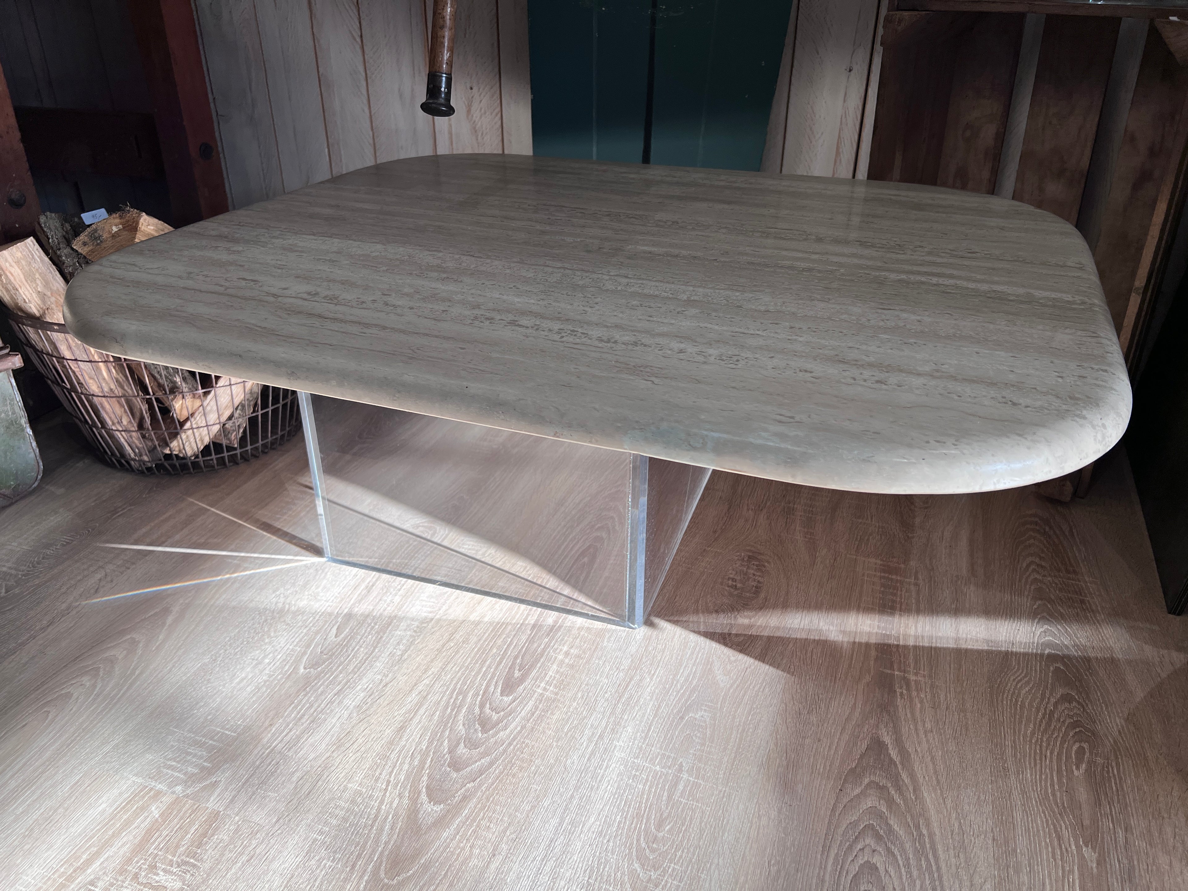 Couchtisch aus Travertin